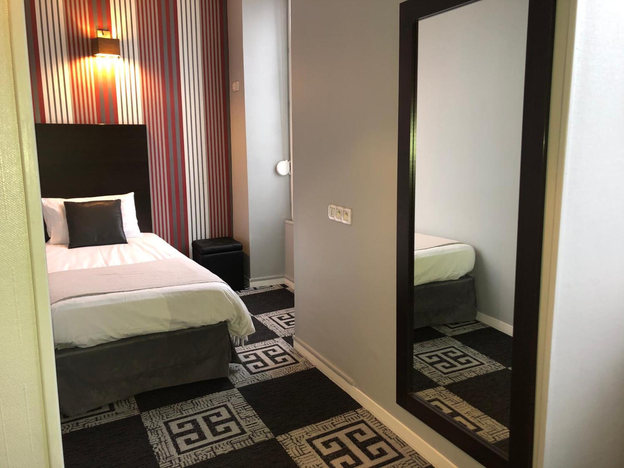 Hotel Le Charleston Le Mans Luaran gambar